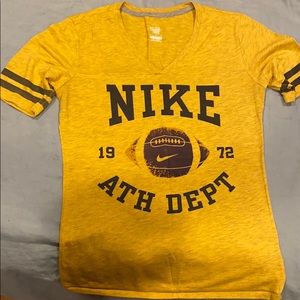 SOLD Women’s Nike shirt